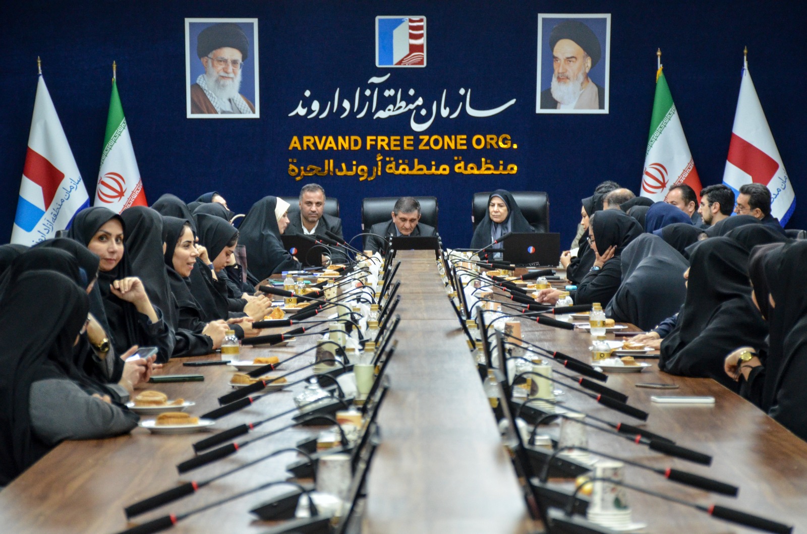 مديرعامل سازمان منطقه آزاد اروند در آئینی كه به مناسبت سالروز ميلاد دخت نبي اكرم(ص) حضرت فاطمه زهرا (س) برگزار شد؛ از بانوان شاغل در اين سازمان، تجليل كرد