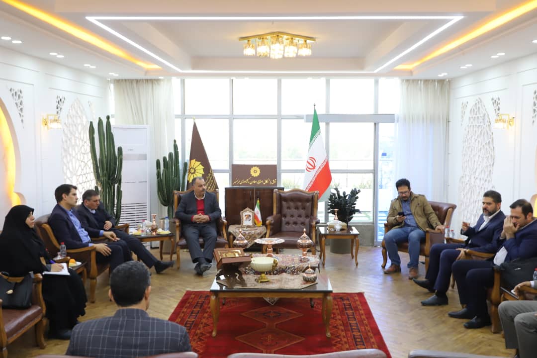 سازمان اروند و اتاق بازرگانی خرمشهر در نشستی مشترک، راهکارهای توسعه سرمایه‌گذاری و تجارت مرزی با عراق را بررسی کردند. تمرکز اصلی این نشست بر بهره‌برداری حداکثری از ظرفیت‌های منطقه در حوزه گردشگری، تجارت و زیرساخت‌های تجاری بود